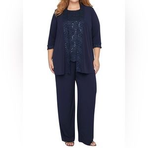 Mother of the Bride/GroomPantsuit. Navy blue, lined,worn once. Very comfortable!